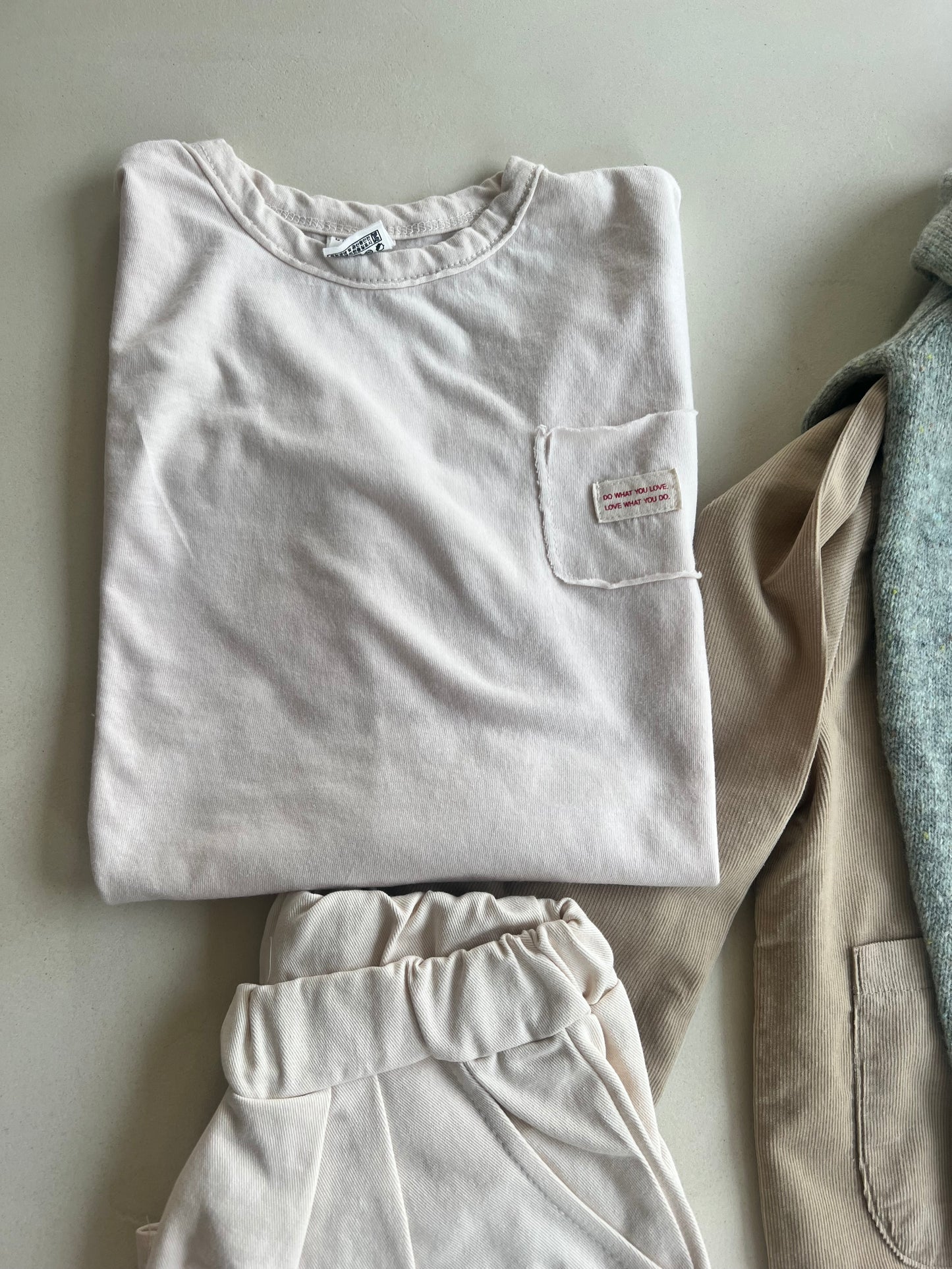 W2. Camiseta básica beige