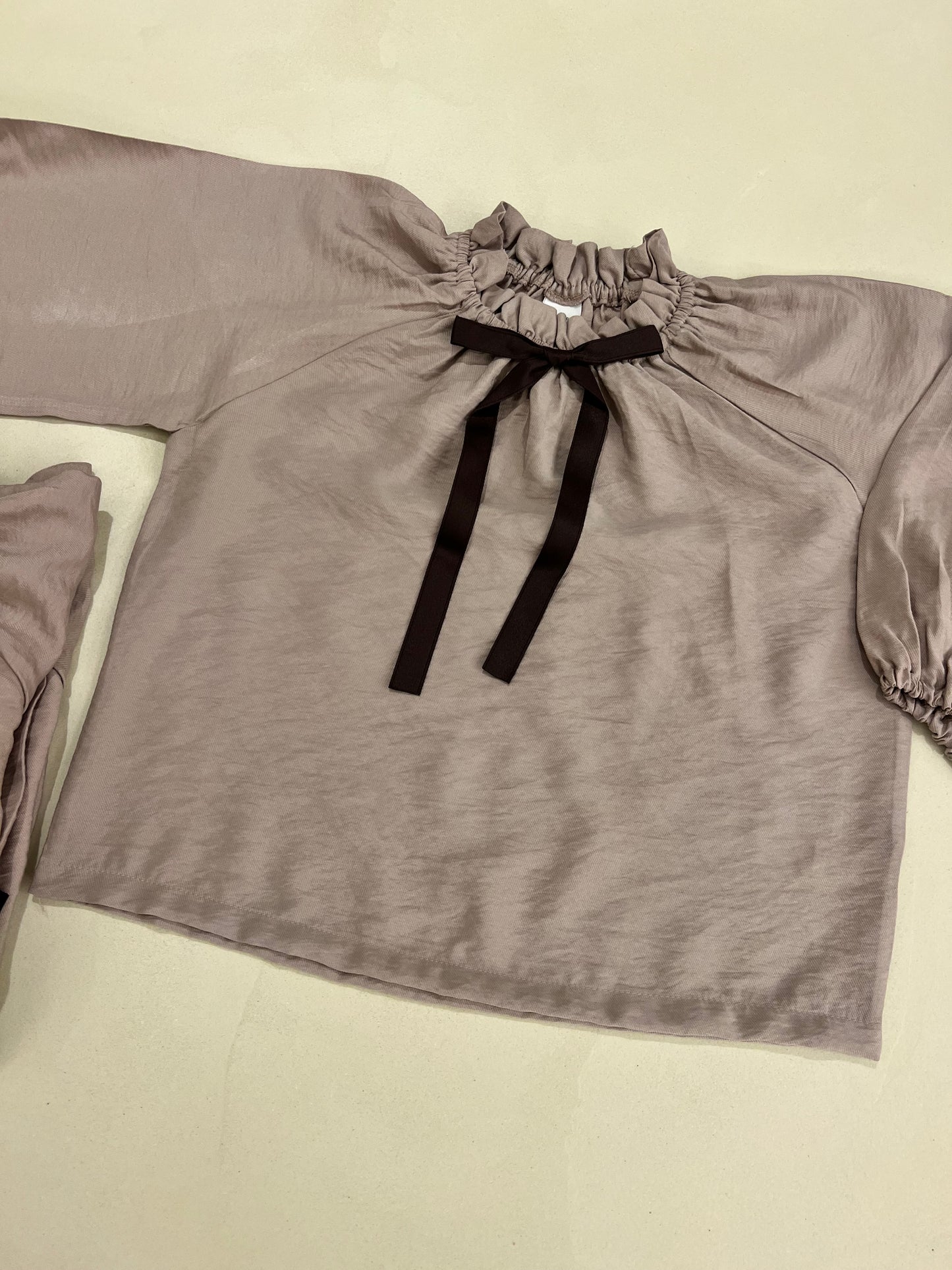 W2. Blusa con lazo