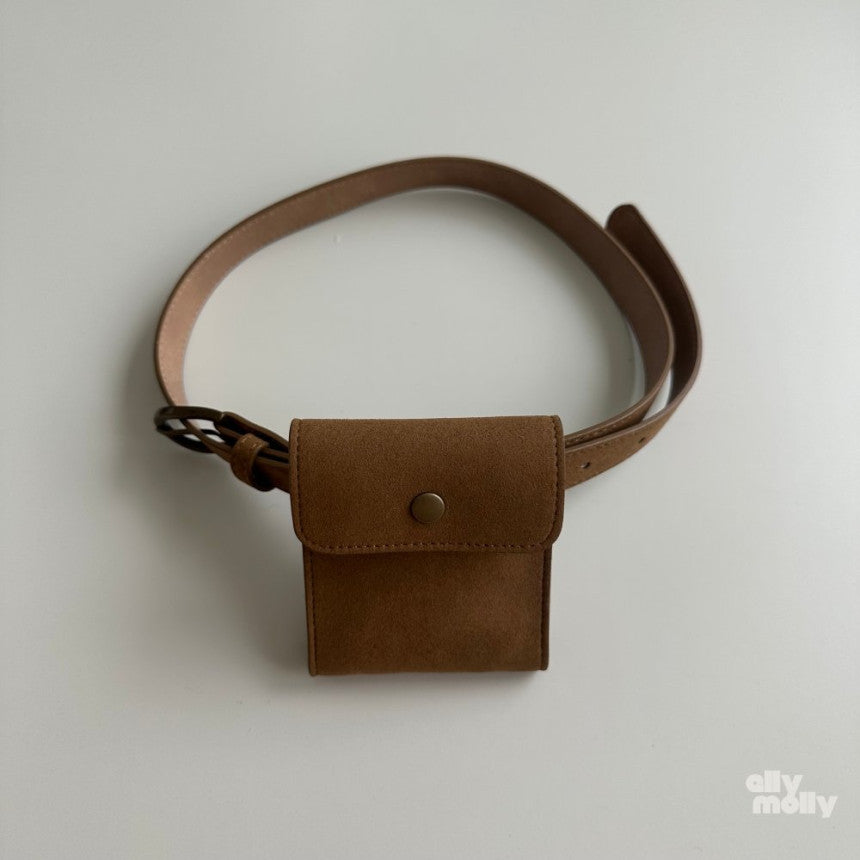 V4. Cinturón con cartera en piel