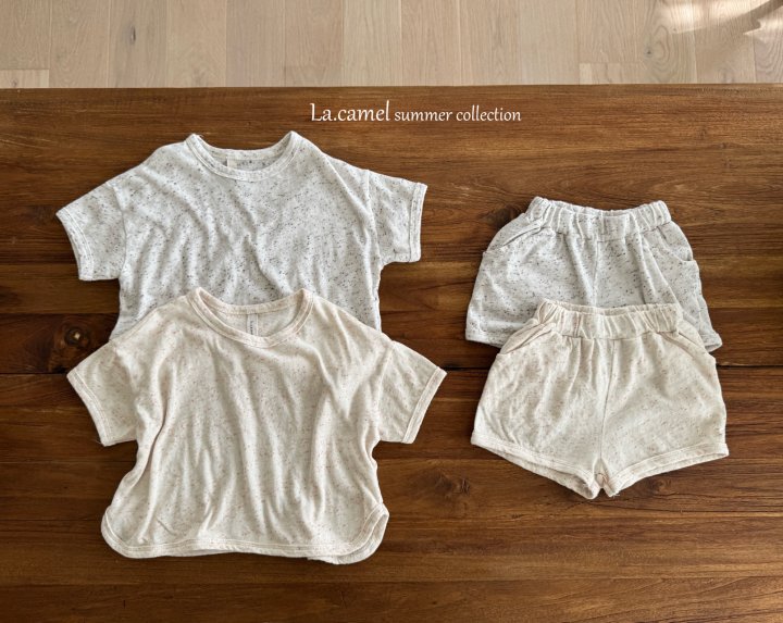 V1. Conjunto camiseta y pantalón corto en crudo