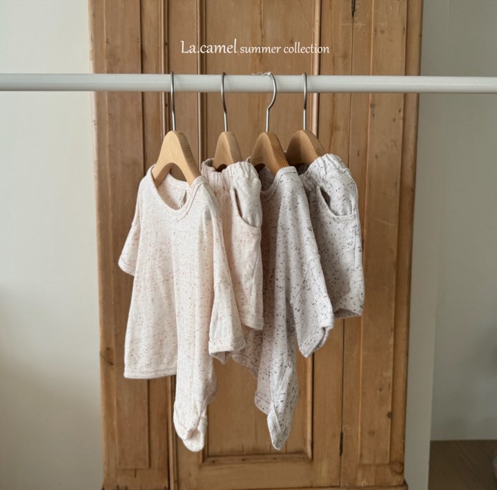 V1. Conjunto camiseta y pantalón corto en crudo