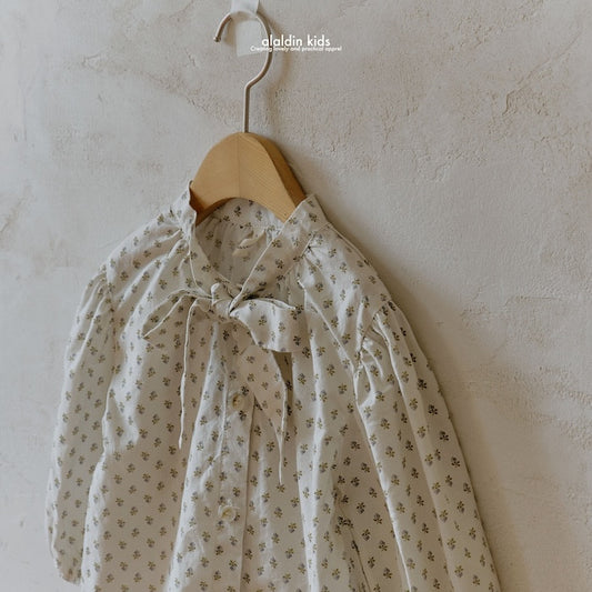 A2. Blusa flores con lazada